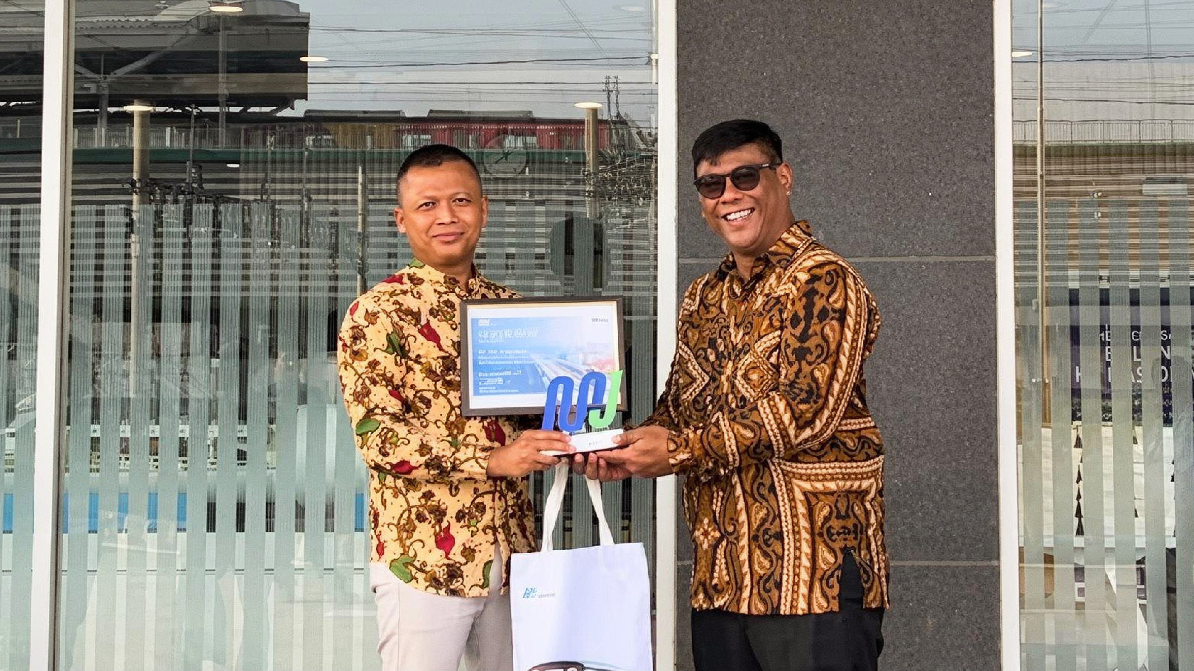 ISS ID MRT Jakarta awarding K3